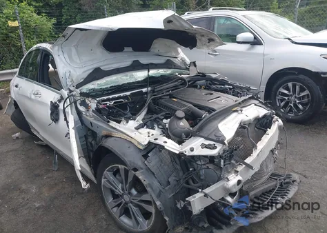 2017 Mercedes-Benz C 300 4Matic/Luxury 4Matic/Sport 4Matic z USA, uszkodzony, nr VIN WDDWF4KB1HR250729